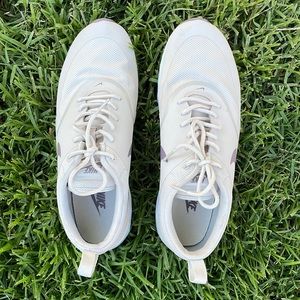 Nike woman’s runners (Air Max Thea)